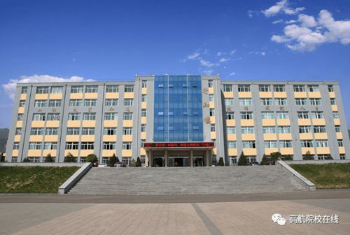 千人圍觀這所公辦中專,沁縣人都說好 免學費招鐵路 航空 計算機三大熱門專業16名,入學就簽就業合同,畢業對口單位工作 全日制