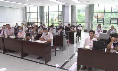 電商培訓(xùn)助推殘疾人就業(yè)創(chuàng)業(yè)——通城縣殘聯(lián)與職業(yè)學(xué)校攜手助力殘障群體融入數(shù)字經(jīng)濟(jì)