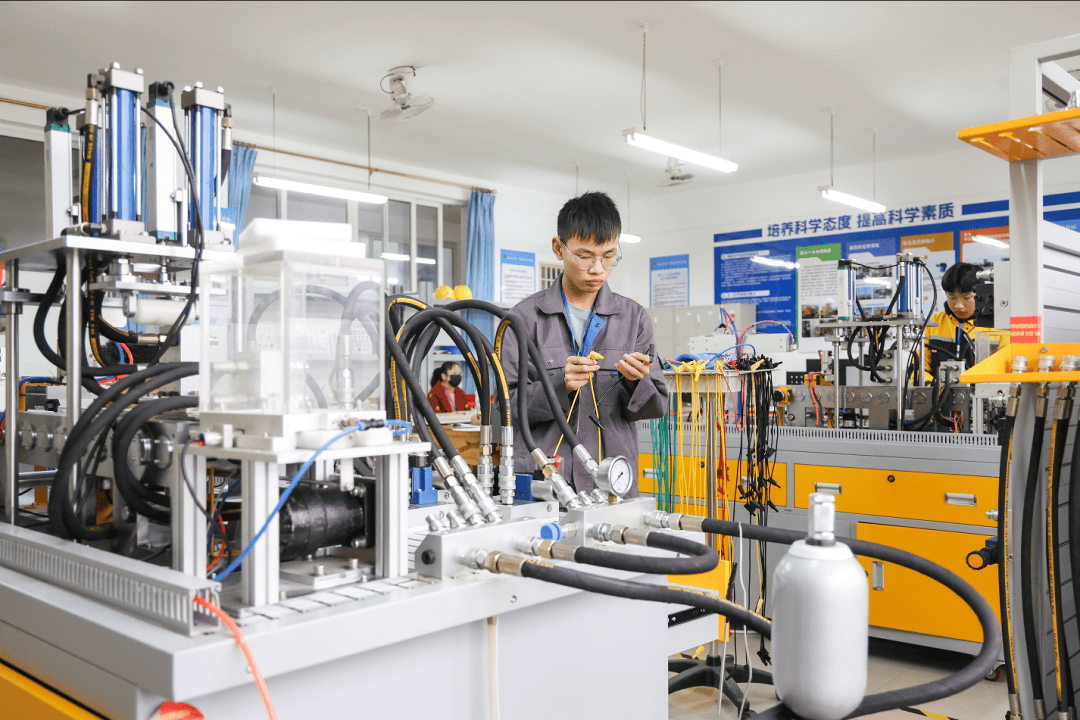 2024年欽州市第十三屆中等職業(yè)學(xué)校技能大賽浦北賽區(qū)圓滿落幕 技能展風(fēng)采，匠心筑未來